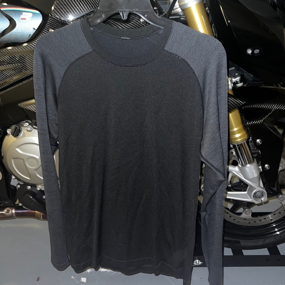 Cyber Monday price drop !!! Lululemon Long Sleeve shirt